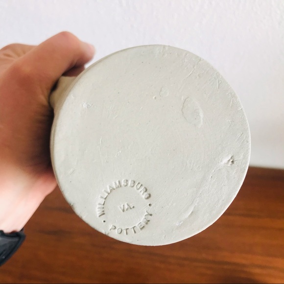 Williamsburg Virginia pottery vase/ pitcher - Picture 2 of 7